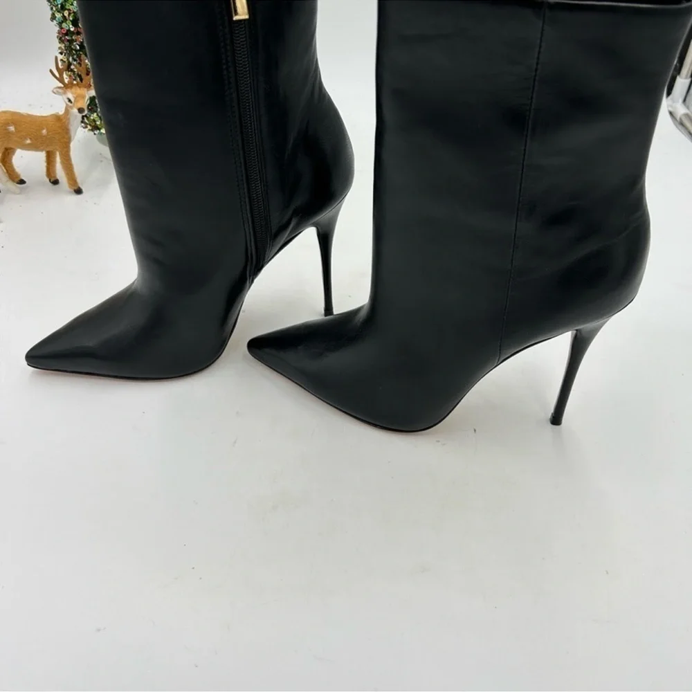 Saks Fifth Avenue women’s saks